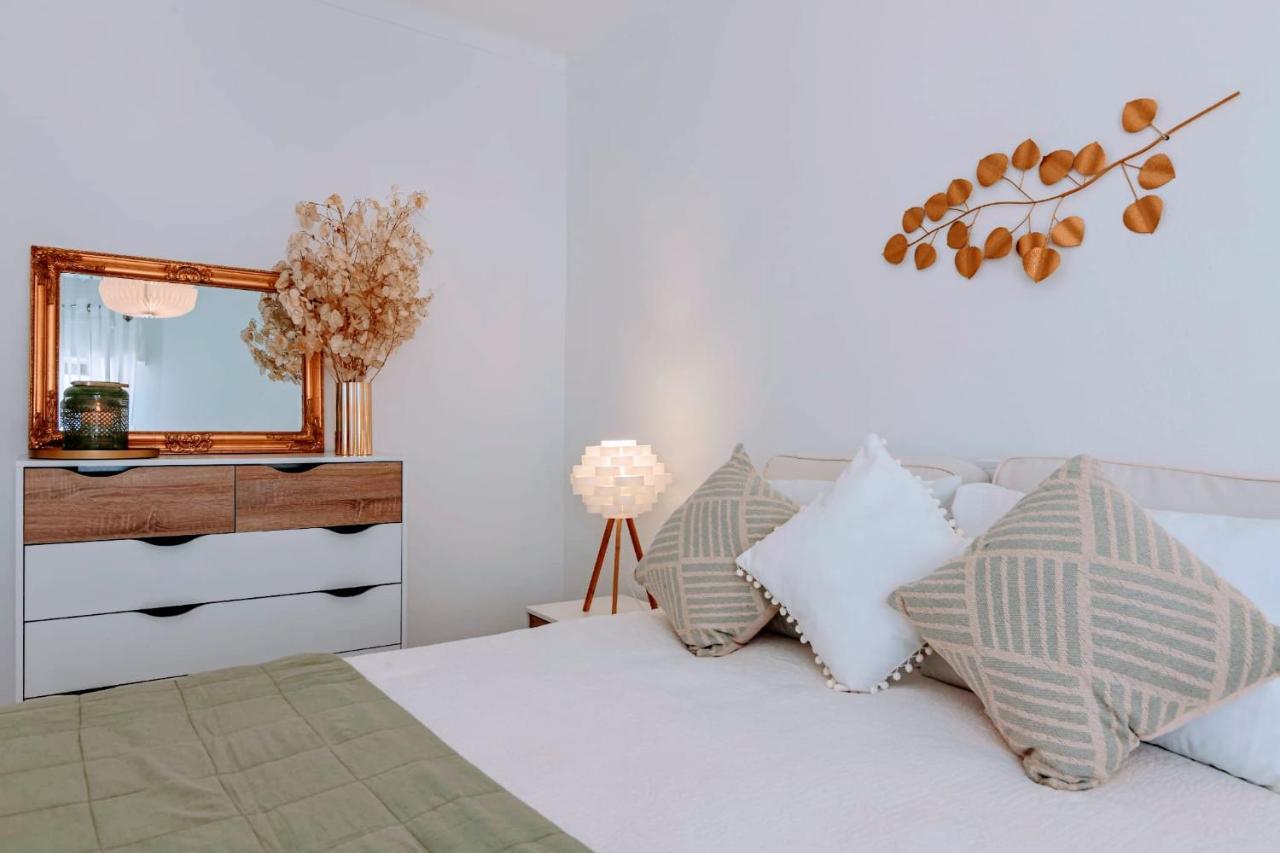 1 Bed With Pool In Apartamento *